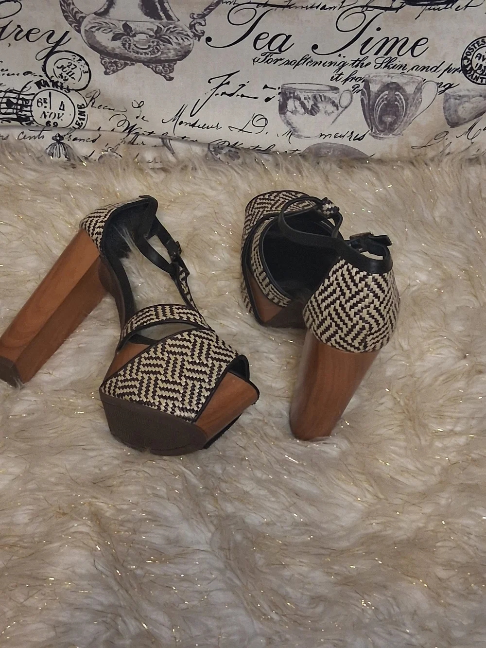 Jessica Simpson Dany T-Strap Platform Sandals – Black & Tan Woven Chevron Size 8